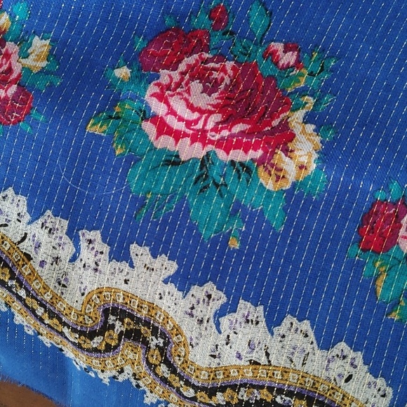 Scarf? - Picture 2 of 3